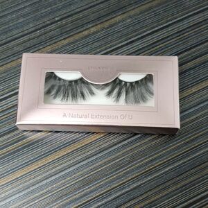 A pair of eyelashes extensions